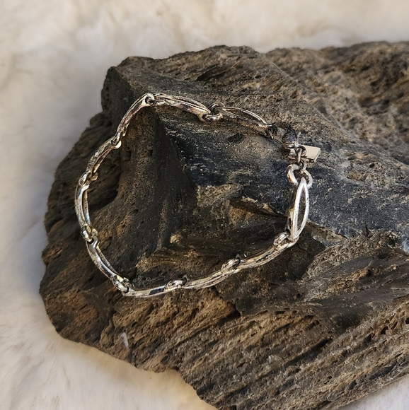 Silver linked bracelet - Picture 2 of 4